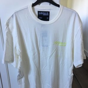 Adidas graphic Mens t-shirt White Medium BNWT
